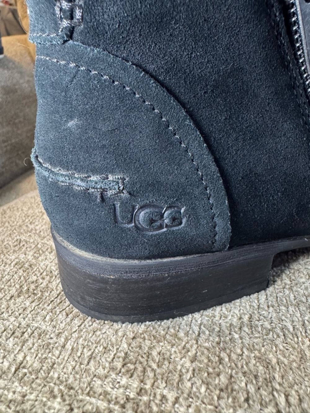 UGG Women's Aureo Black Ankle Boot with Side Zip Size 9 - Picture 11 of 12